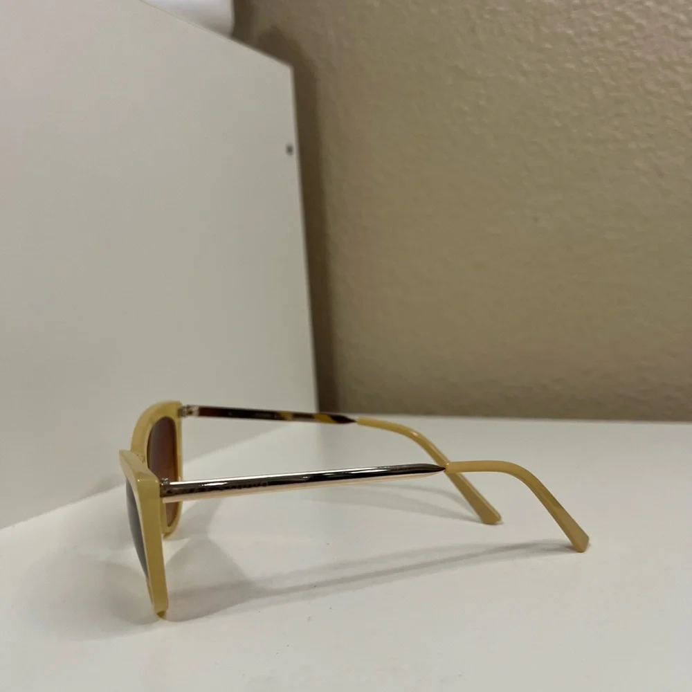 Max Studio Butter Yellow Cat Eye Sunglasses SP20268 - Picture 3 of 5